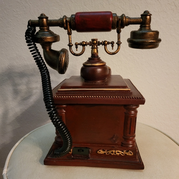 Vintage Style Christmas Rotary Phone Decor - Picture 11 of 12